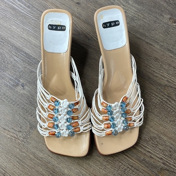 Hype Women’s Cream Tan Beaded Wedge Open Toe Sandal, size 9 - Picture 3 of 8